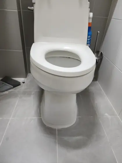 양변기 흔들림 보수 — 마감을 마친 변기 전체